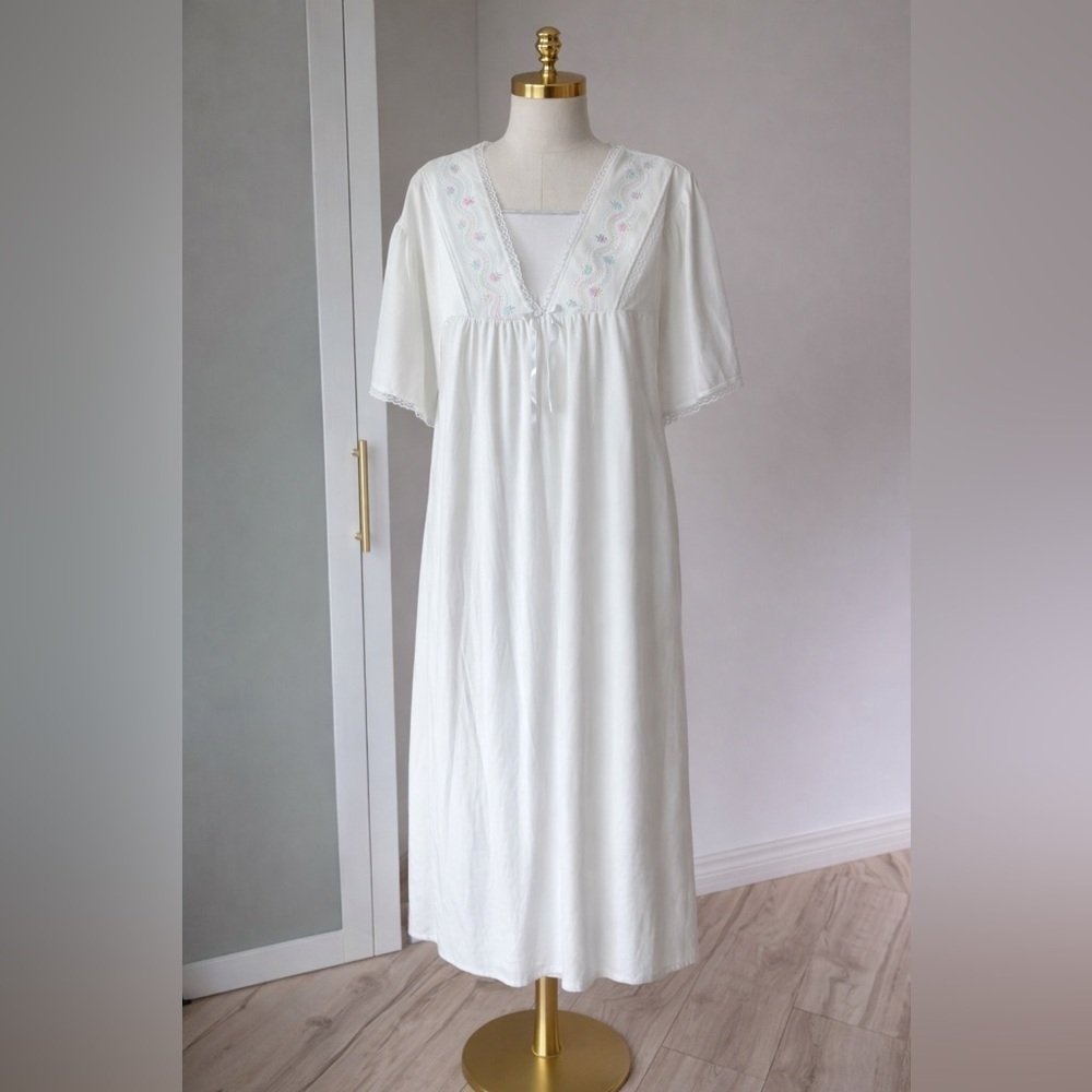 Vintage Elegant White Nightgown